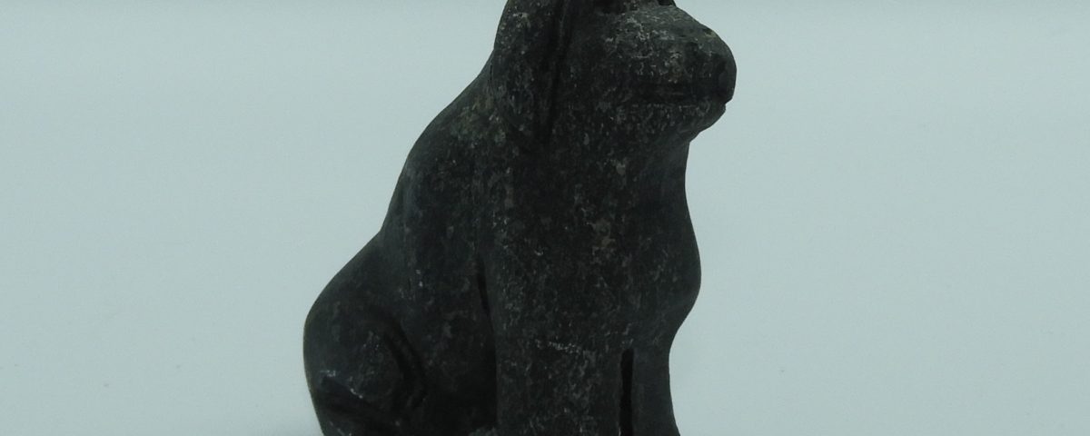 Escultura Perro pequeño sentado de Piedra Natural Negra