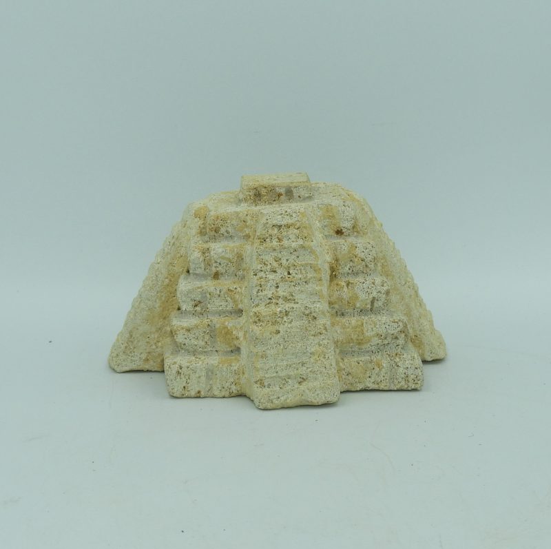 Reproducción Pirámide de la Serpiente Emplumada en Roca de Albero de Sevilla