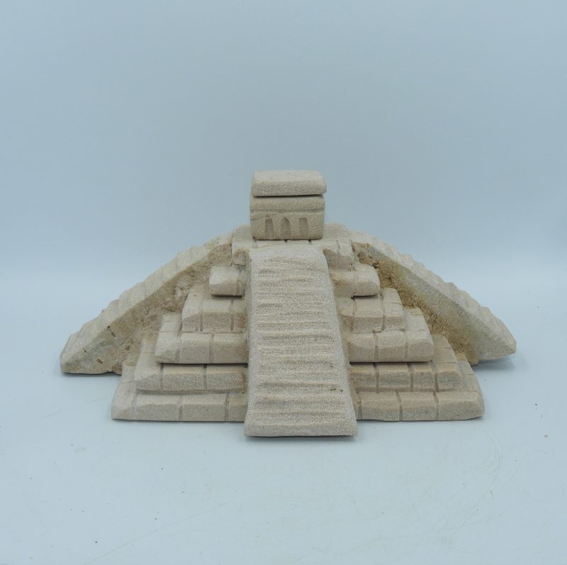 Reproducción Pirámide de la Serpiente Emplumada en Arenisca de Sílice de la India