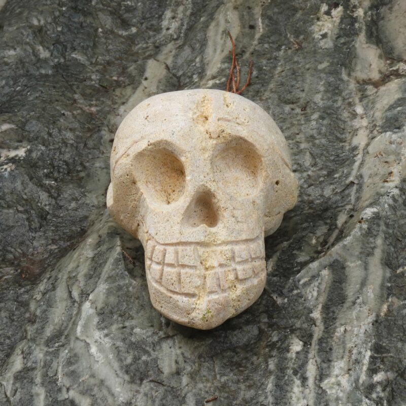 Escultura de Calavera en Piedra Natural, Roca de Albero de Sevilla para decoración.