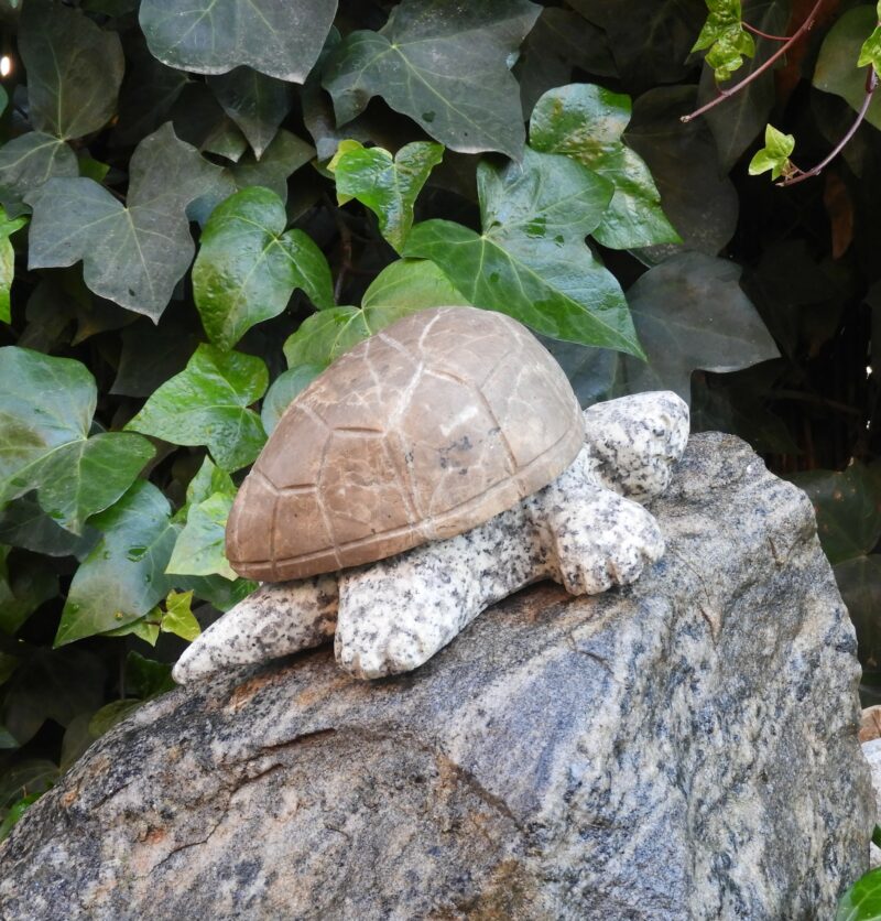 Escultura de Tortuga en Piedra Natural, Mármol y Granito. De tamaño mediano. Ideal como decoración, sujetapuertas...