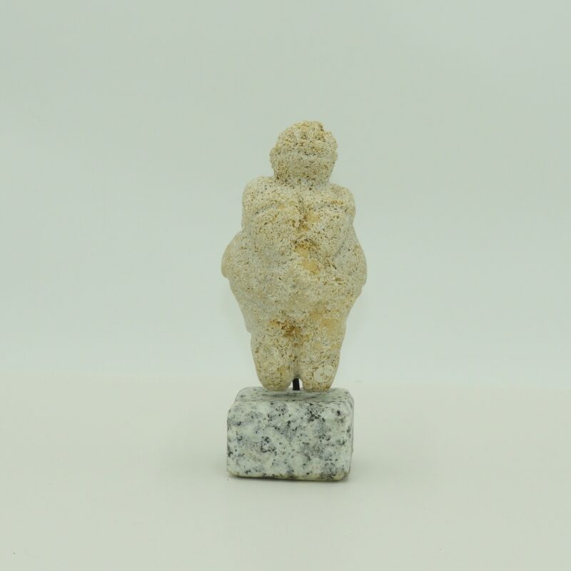 Reproducción Venus de Willendorf pequeña en Roca de Albero y Granito.