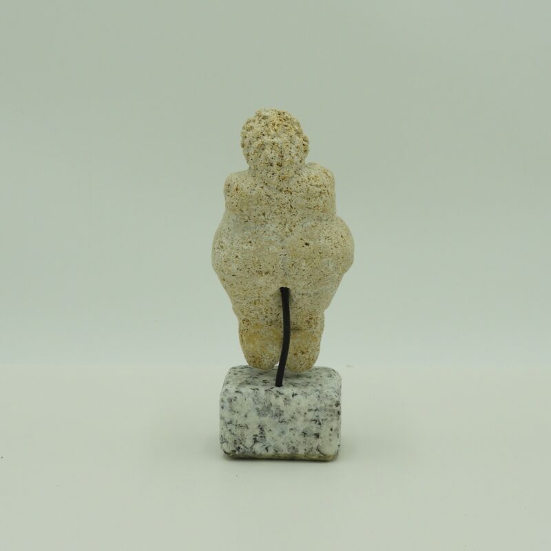 Reproducción Venus de Willendorf pequeña en Roca de Albero y Granito.