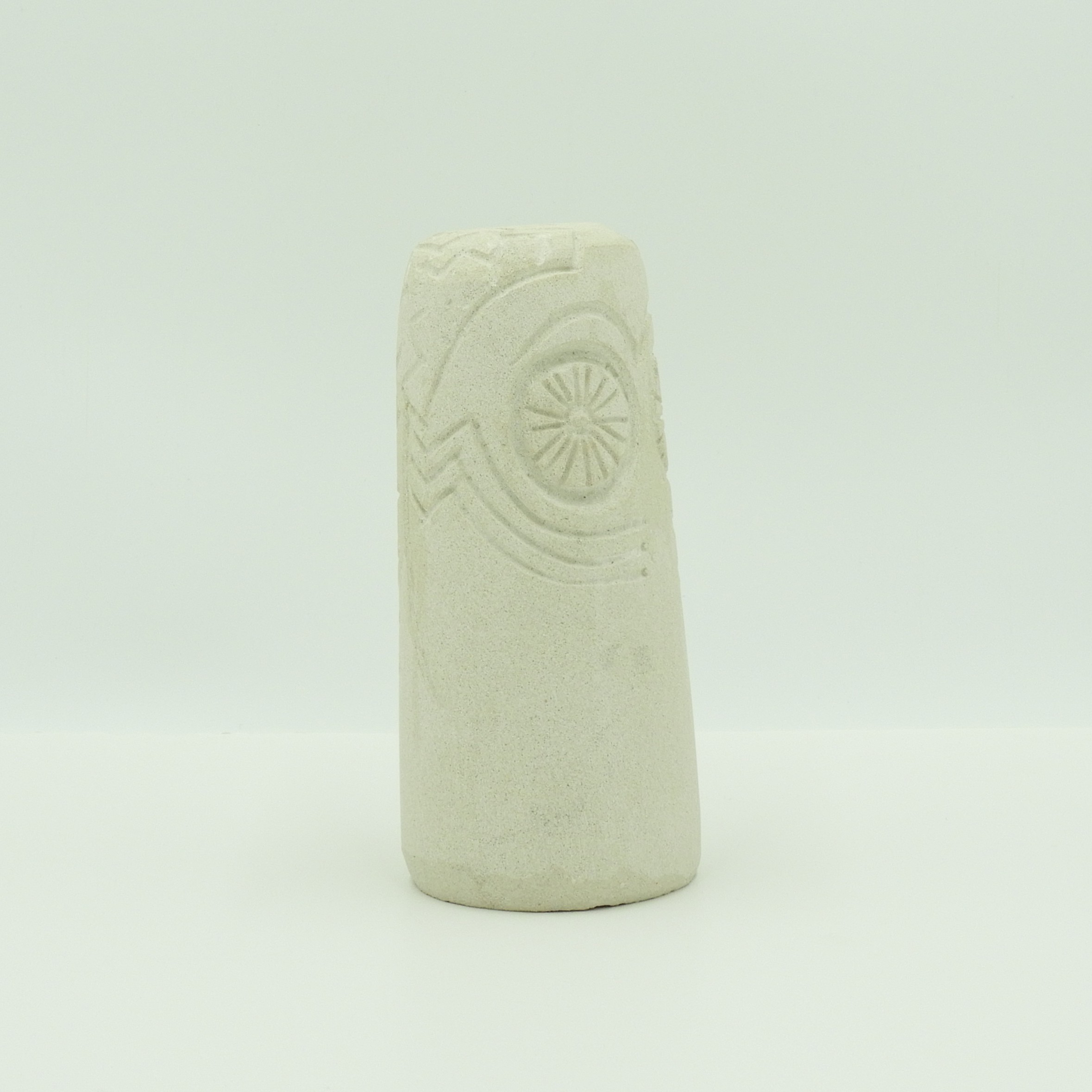 Ídolo Cilíndrico Cabezo del Conquero en Arenisca