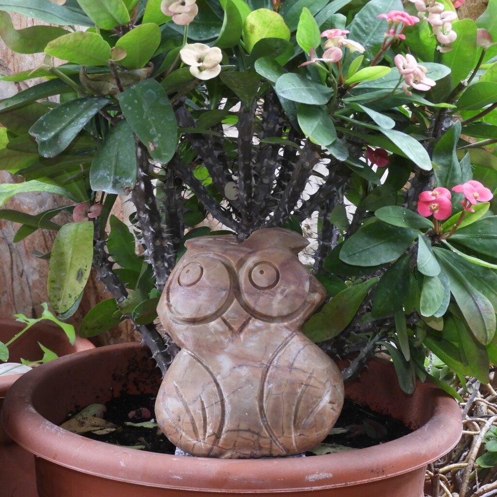 Escultura Búho en Piedra Natural, Mármol. De tamaño mediano.