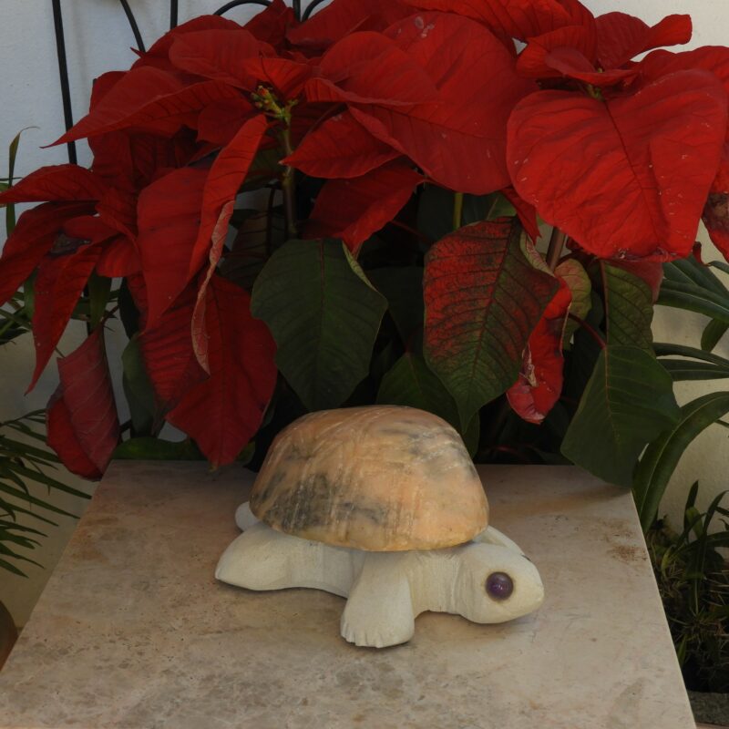 Escultura de Tortuga en Piedra Natural, Mármol y Arenisca. De tamaño mediano. Ideal como decoración de cualquier rinconcito de casa.