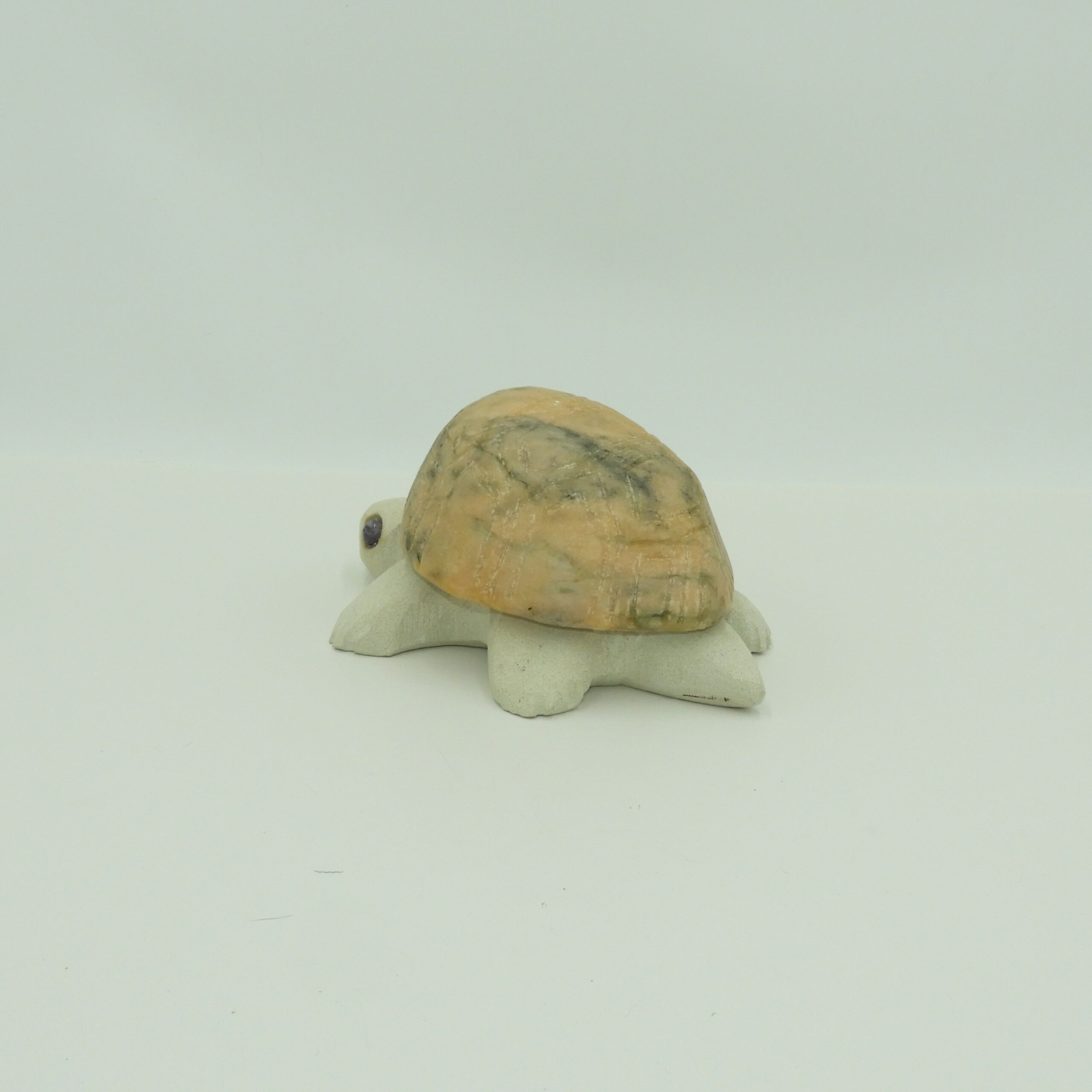 Escultura de Tortuga en Piedra Natural, Mármol y Arenisca. De tamaño mediano. Ideal como decoración de cualquier rinconcito de casa.