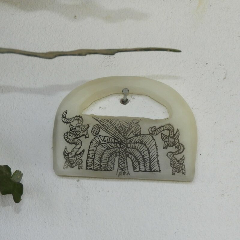 Reproducción pequeña de bolso ritual de Jiroft hecha a mano con Piedra Natural, Onix de Pakistán, con grabados detallados.