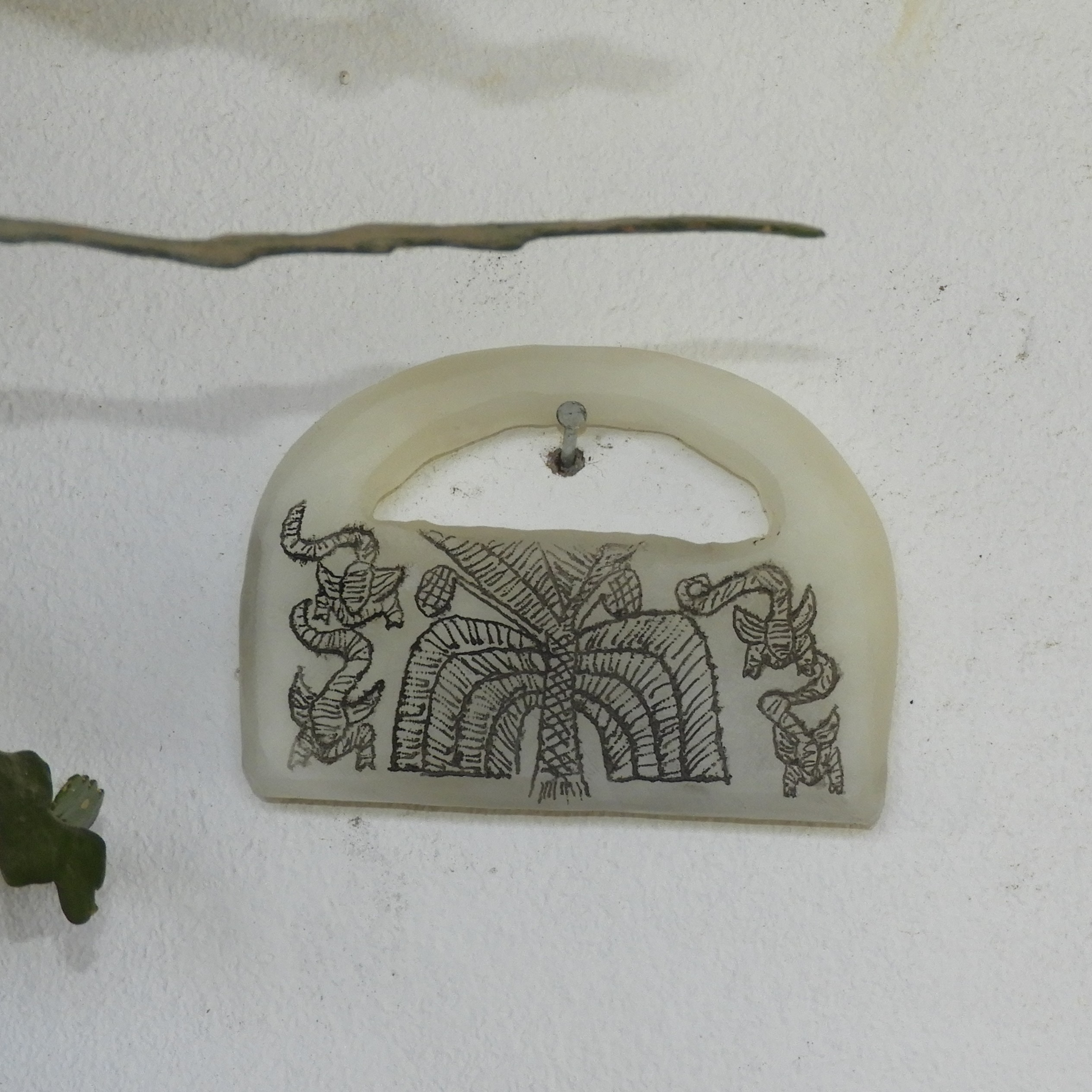 Reproducción pequeña de bolso ritual de Jiroft hecha a mano con Piedra Natural, Onix de Pakistán, con grabados detallados.