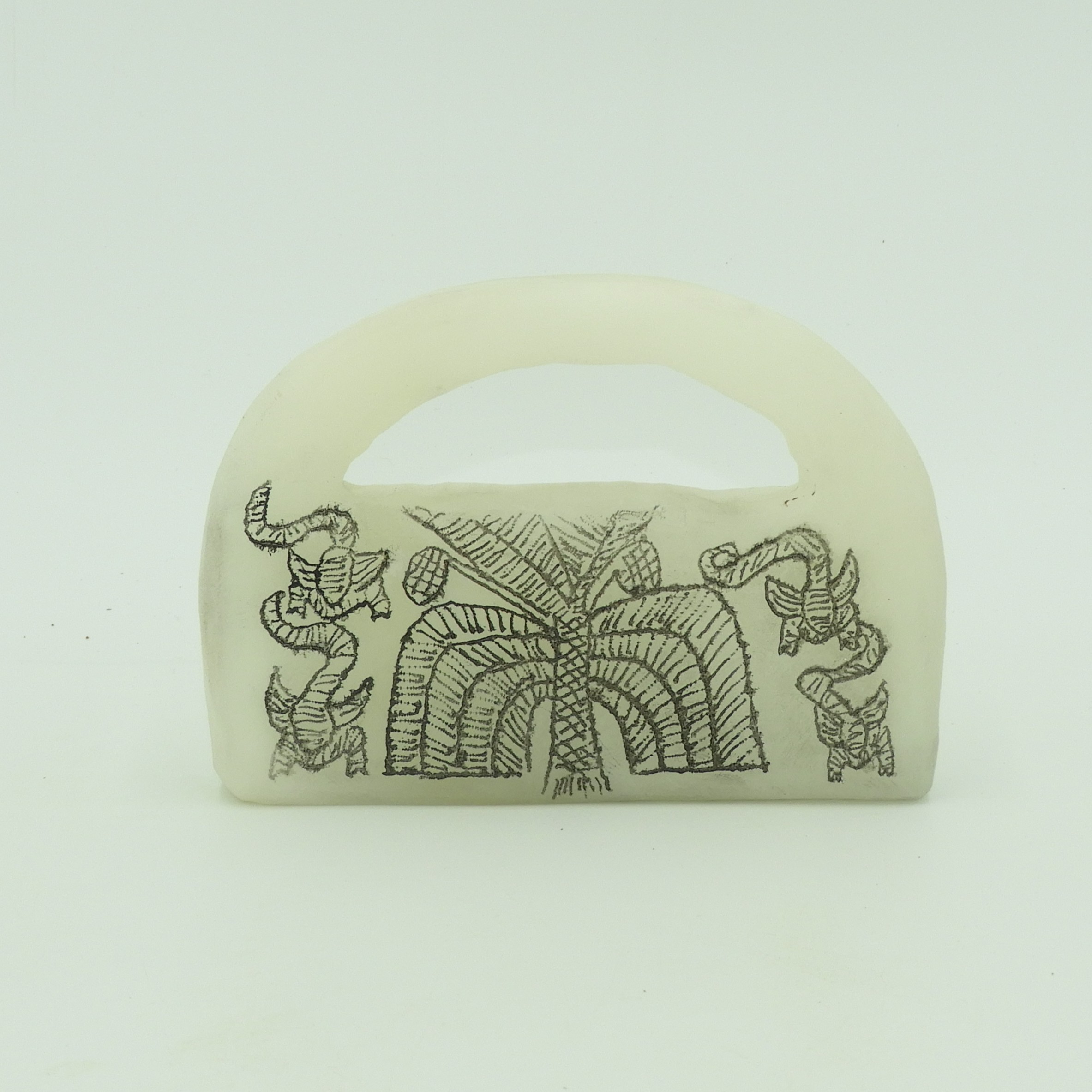 Reproducción pequeña de bolso ritual de Jiroft hecha a mano con Piedra Natural, Onix de Pakistán, con grabados detallados.