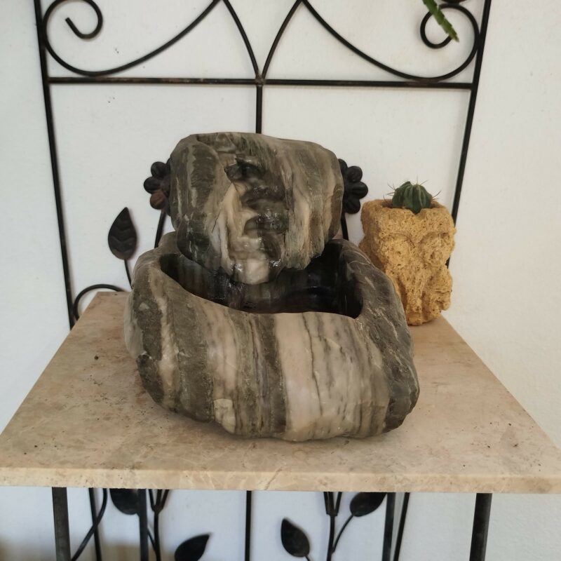 Fuente de agua tallada a mano con Piedra natural, Mármol Verde Veteada.